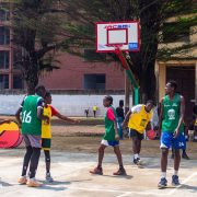 Inauguration à Douala du terrain de Basketball du Lycée de Newbell